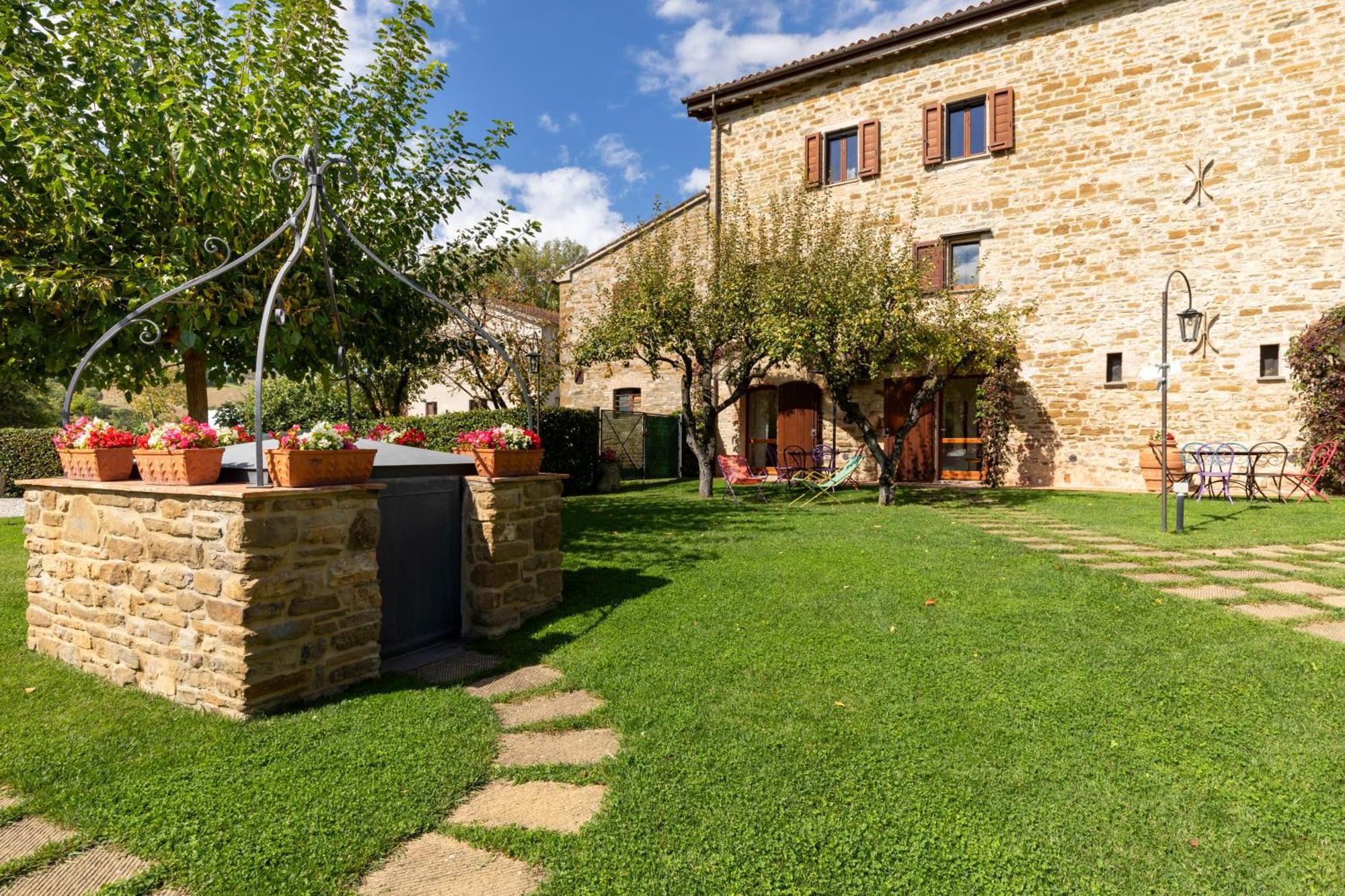 גוביו Agriturismo I Gelsi Di Santa Cristina מראה חיצוני תמונה