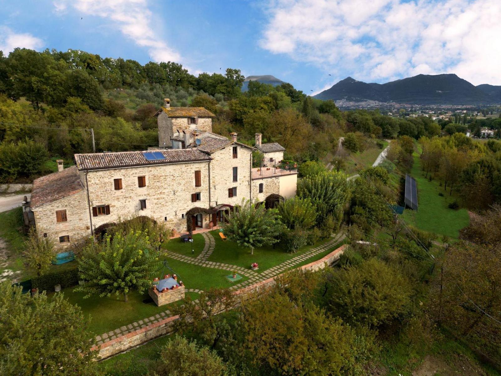 גוביו Agriturismo I Gelsi Di Santa Cristina מראה חיצוני תמונה